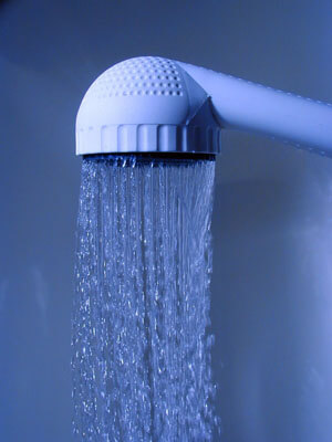 Túlzott vízfogyasztás a zuhanyzóban
